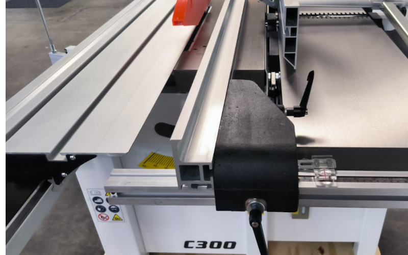 Kombinovaný dřevoobráběcí stroj pětioperace SICAR C300